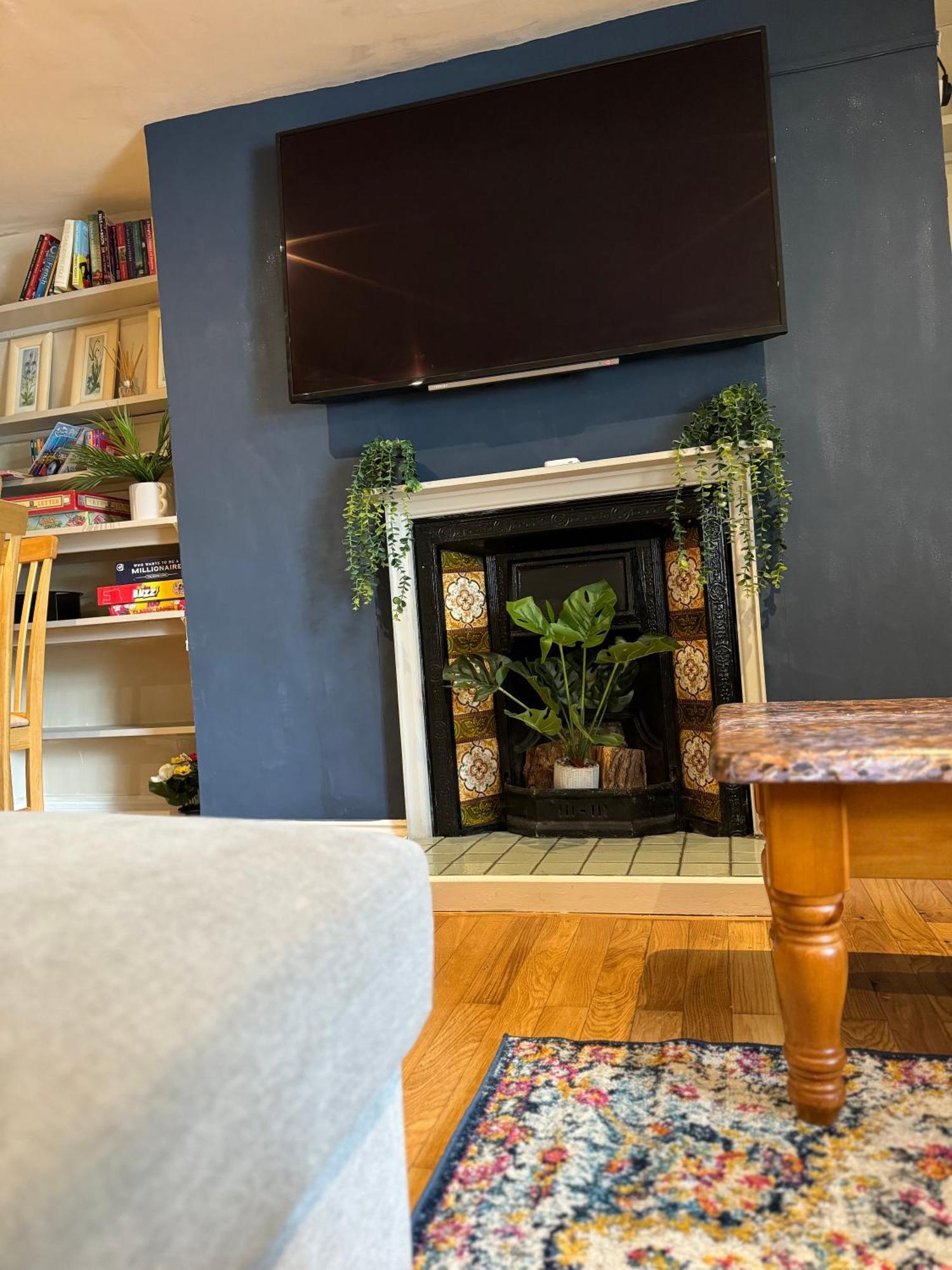 Дом отдыха Beautiful Townhouse Next To Royal Victoria Park And Botanical Gardens Within Easy Walking Distance To Centre