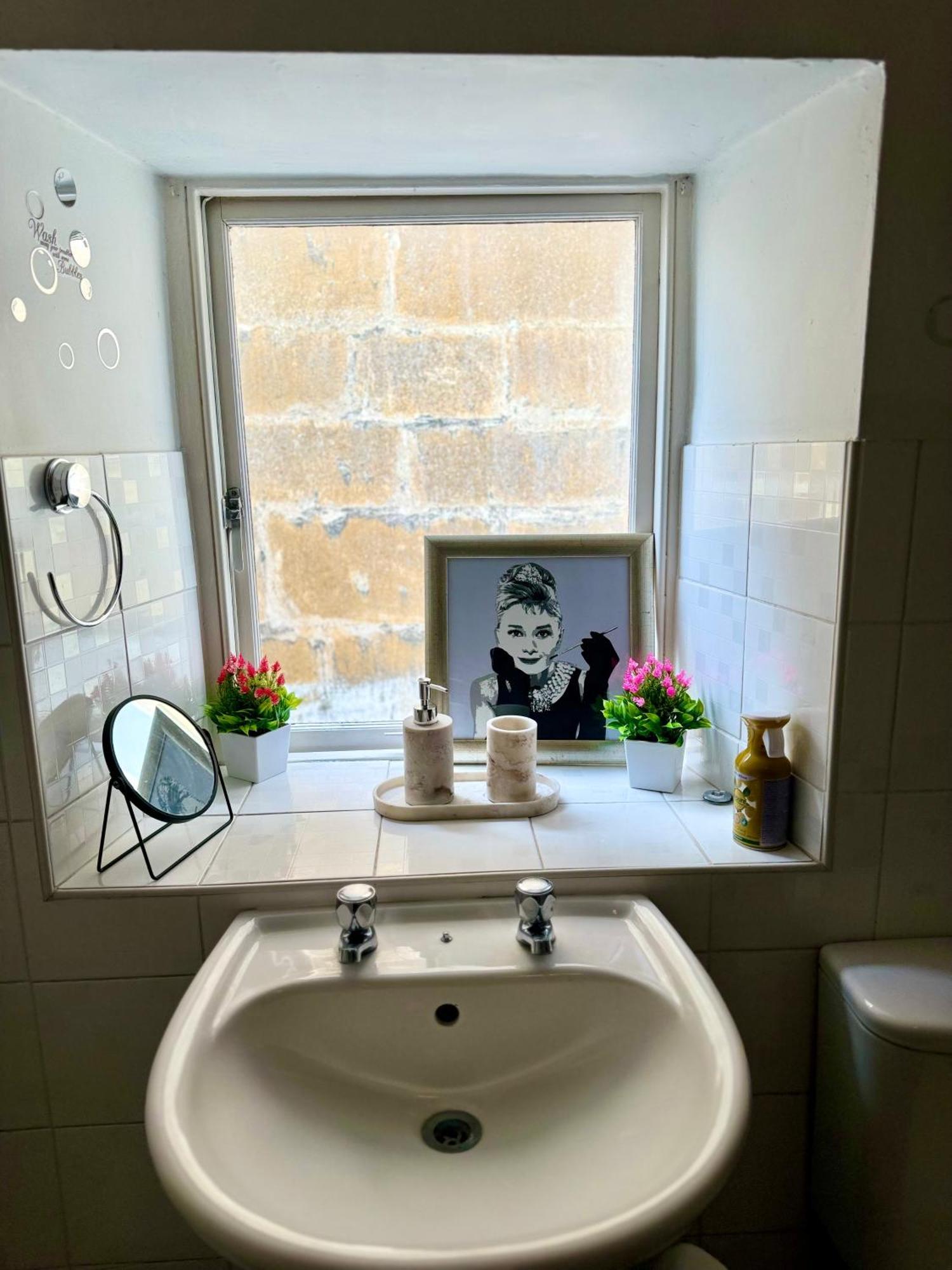 Beautiful Townhouse Next To Royal Victoria Park And Botanical Gardens Within Easy Walking Distance To Centre Бат