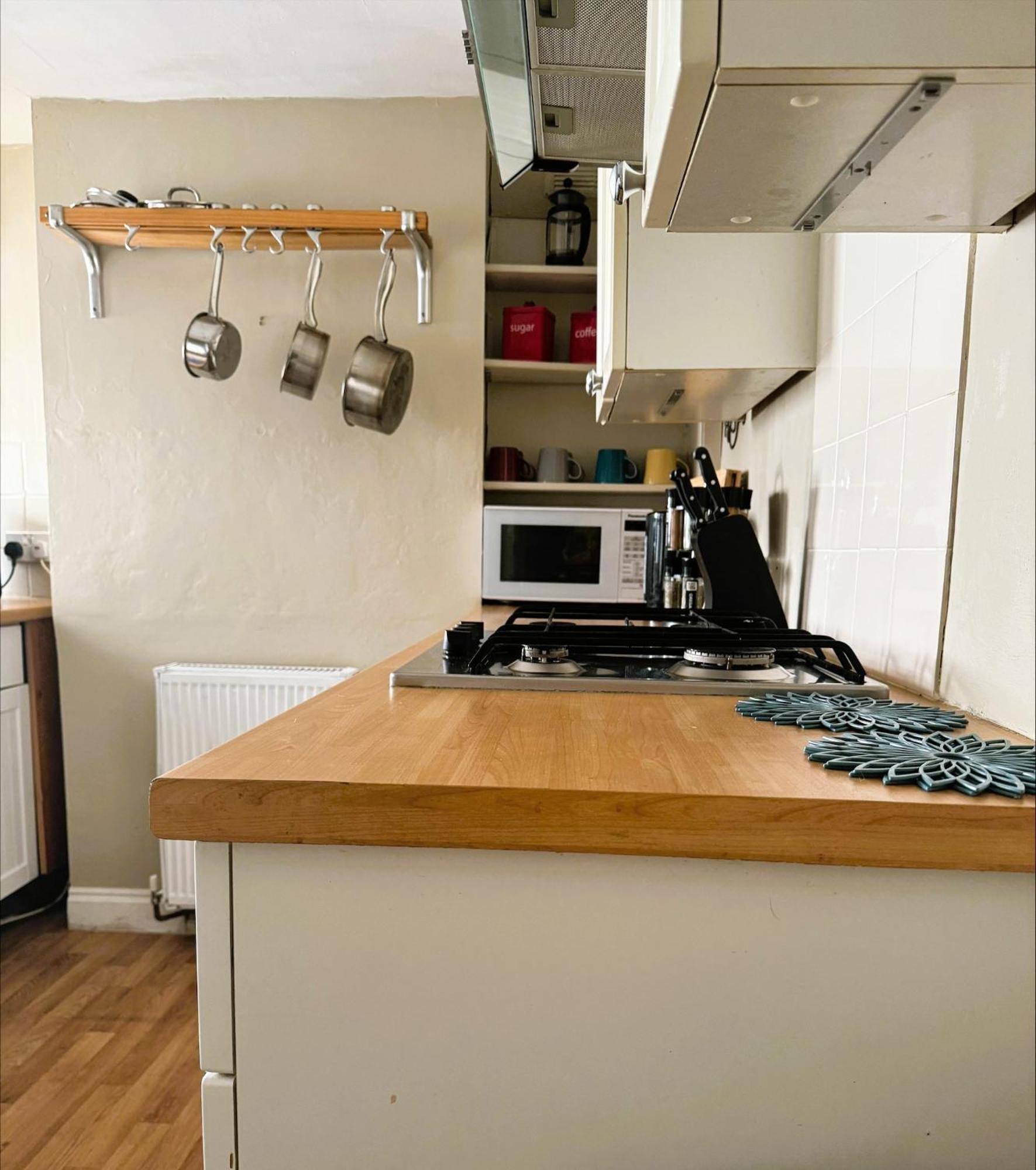 Beautiful Townhouse Next To Royal Victoria Park And Botanical Gardens Within Easy Walking Distance To Centre Дом отдыха Бат